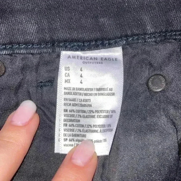 American eagle high rise shortie ripped black shorts in size 4 - Picture 6 of 6